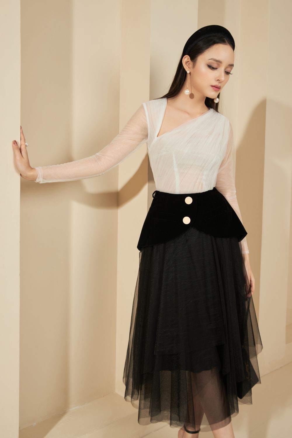 Brewster Diagonal Cut-Out Neck Set 
