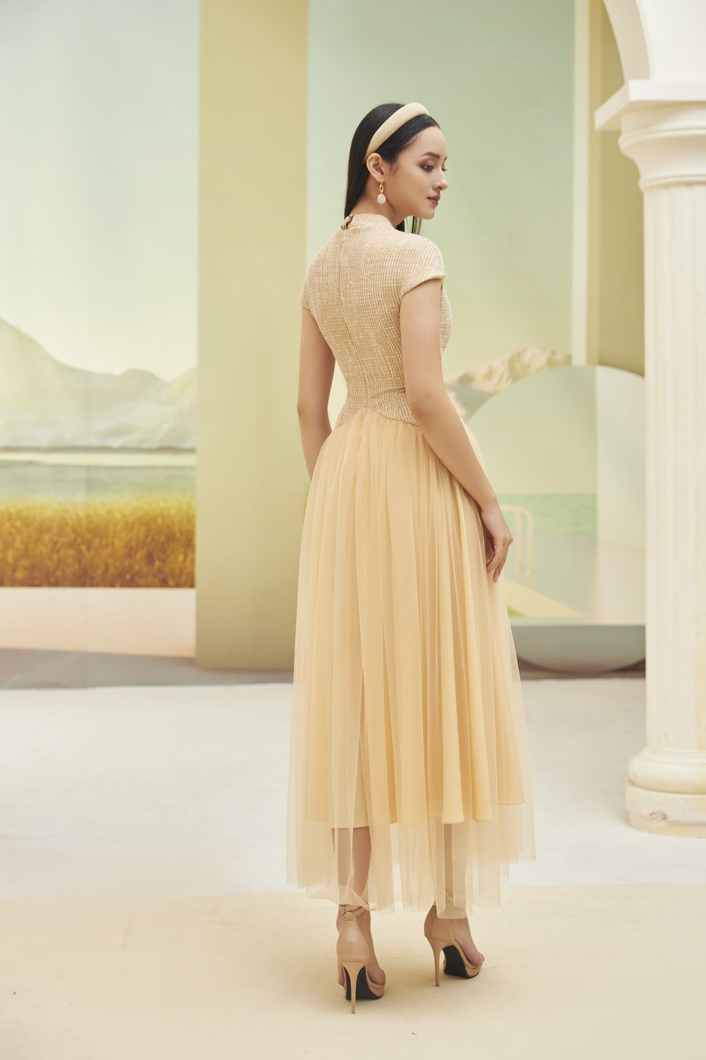 Nomi V-Neck Midi Dress 